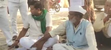 जौनपुर: बुधवार को ताइक्वांडो खिलाड़ी के हत्यारों के खिलाफ कार्रवाई की मांग को लेकर अन्ना के समर्थन में उतरे किसान नेता अजीत सिंह