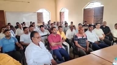 कुरसाकांटा: कुर्साकांटा प्रखंड मुख्यालय स्थित सभागार में उर्वरक निगरानी समिति की बैठक आयोजित की गई