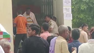 जगदीशपुर: पैक्स चुनाव के पहले दिन 26 प्रत्याशियों ने किया नामांकन दाखिल, पुलिस रही तैनात