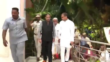 @पुडुचेरी @उपराज्यपाल श्री के. कैलाशनाथन के साथ मांगलिक कार्यक्रम में शामिल हुए।
#Puducherry #Lt. #Governor Shri K. Kailashnathan attended the auspicious event.
@Bhartiya_Kisan_Sangatghan 
#भारतीय_किसान_संगठन