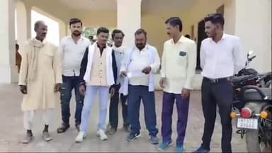 पन्ना: भसूंडा गेरूवा के लोगों ने पन्ना कलेक्टर कार्यालय में सड़क निर्माण की मांग को लेकर शिकायती आवेदन दिया