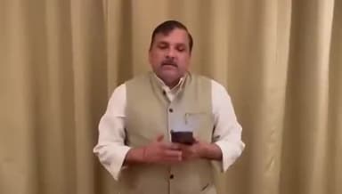 मोदी के दोस्त अडानी की न्यूज़ एजेंसी IANS के सर्वे में गजब का मज़ाक़ हुआ है।
NCP (AP) मुंबई में 3 सीट पर चुनाव लड़ रही है उसको 1-5 सीट जीताया जा रहा है।
NCP (SP) मुंबई में 2 सीट पर चुनाव लड़ रही है उसको 0-4 सीट जीताया जा रहा है।