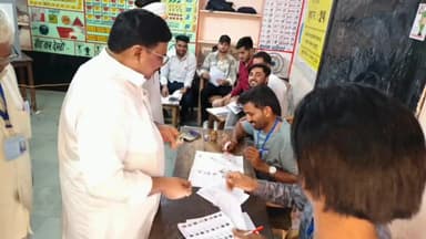 झुंझुनू: राजस्थान मदरसा बोर्ड अध्यक्ष MD चौपदार ने झुंझुनू मुख्यालय पर किया मतदान, की अपील