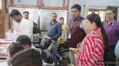 बिहिया: बिहिया में चल रहे पैक्स चुनाव नामांकन कार्यों का जगदीशपुर के एसडीएम ने किया निरीक्षण