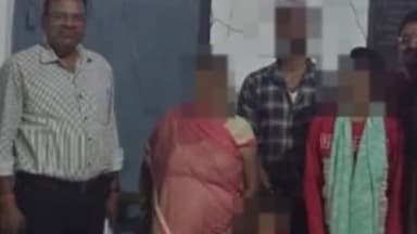 हरदोई: शहर पुलिस ने 'ऑपरेशन स्माईल' अभियान के अंतर्गत गुमशुदा बच्ची को सकुशल बरामद कर परिजनों को सौंपा