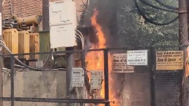 मथुरा: बंदरों की उछाल-कूद के कारण अशोका टावर के समीप ट्रांसफार्मर में लगी आग, लोगों ने मिट्टी और पानी डालकर पाया काबू