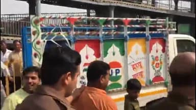 मथुरा: गोवर्धन चौराहा के समीप गाड़ी में ले जाए जा रहे मांस के साथ एक युवक को लोगों ने पकड़ा, पीटकर पुलिस को किया सुपुर्द