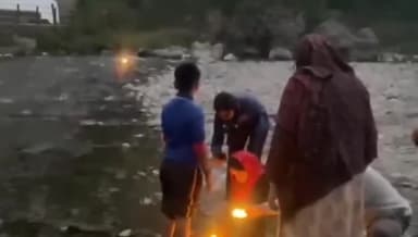 कुनिहार: भीष्म पंचक व्रत के बाद नदियों में बहाए गए दीपक, मंदिरों में जलाए गए दिए