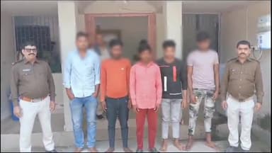 उचकागांव: उचकागांव में टाटा नेक्सन से दो बकरे, 22 बोतल देसी शराब बरामद, पांच गिरफ्तार