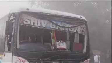 बोचहां: कन्हारा चौक के पास NH-27 पर दो बसों की आमने-सामने टक्कर, यात्री बाल-बाल बचे