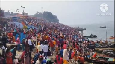 बक्सर: कार्तिक पूर्णिमा स्नान के लिए रामरेखा घाट पर उमड़ी श्रद्धालुओं की भीड़, किया गया मां गंगा का पूजन