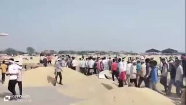 बूंदी: अवकाश के बाद भी संपूर्ण माल का लदान नहीं हुआ, किसान हो रहे परेशान, मंडी प्रशासन का कोई ध्यान नहीं