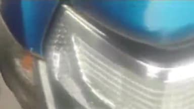 रामपुर: महिला थाने के सामने स्कूटी सवार पुलिस कांस्टेबल ने बाइक सवार दूध वाले को रांग साइड से मारी टक्कर