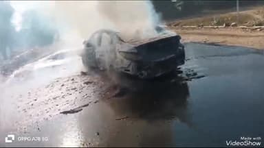 आमेर: नाथावाला में पिकअप व कार में हुई भिड़ंत, दुर्घटना में कार जलकर हुई खाक