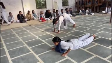 मथुरा: किशोरी रमन महाविद्यालय में चल रहे आत्मनिर्भर प्रशिक्षण का समापन, छात्राओं का किया गया सम्मान