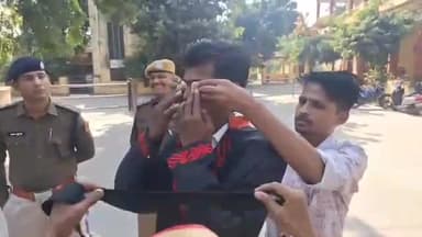 बूंदी: जादूगर दयानंद ने शहर के मुख्य मार्गों पर आंखों पर पट्टी बांधकर चलाई बाइक, लोगों को बूंदी महोत्सव हेतु दिया आमंत्रण