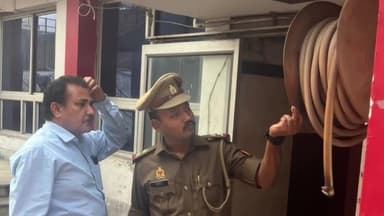 रामपुर: सिविल लाइंस क्षेत्र के तीन निजी अस्पतालों में फायर विभाग के अफसर ने लिया जायजा, अस्पताल संचालकों को दिए जरूरी निर्देश