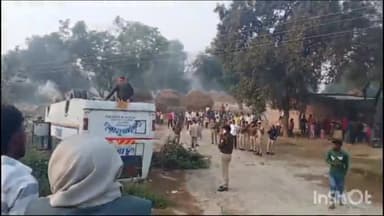 कलान: फर्रुखाबाद-मुरादाबाद हाइवे पर मिर्जापुर क्षेत्र के वानगांव मोड़ पर किसानों से भरी बस पलटी, आधा दर्जन लोग हुए घायल