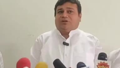 परळी: शरद पवारांचे बॅनर फाडणारा आणि काळे फासणारा कार्यकर्ता हा पालकमंत्र्याचाच होता, शरद पवार गटाचे फड यांचा परळीत आरोप