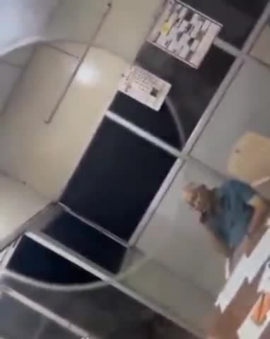 सरोजनी नगर: ट्रांसपोर्ट नगर स्थित आरटीओ ऑफिस में प्राइवेट लोगों द्वारा सरकारी काम करते लोगों का वीडियो हुआ वायरल, कार्रवाई की मांग