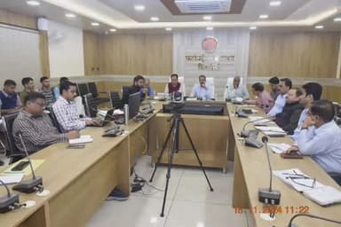 सिंगरौली: प्रधानमंत्री किसान सम्मान निधि के लंबित मामलों का समय पर निपटारा करें: कलेक्टर चन्द्र शेखर शुक्ला