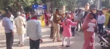 बौंसी: पैक्स चुनाव: प्रखंड मुख्यालय में 79 अभ्यर्थियों ने दाखिल किए नामांकन पत्र