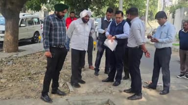 ਐਸਏਐਸ ਨਗਰ ਮੁਹਾਲੀ: ਵਿਧਾਇਕ ਕੁਲਵੰਤ ਸਿੰਘ ਵੱਲੋਂ ਸ਼ਹਿਰ ਦੇ ਵਿਕਾਸ ਕਾਰਜਾਂ ਦਾ ਲਿਆ ਗਿਆ ਜਾਇਜ਼ਾ ਅਤੇ ਪ੍ਰਮੁੱਖ ਸੜਕਾਂ ਦੇ ਸੁਧਾਰ ਲਈ ਕੀਤੀ ਗਈ ਚੈਕਿੰਗ