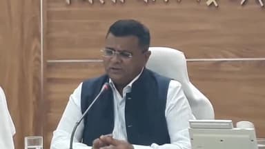 झुंझुनू: झुंझुनू विधानसभा के उपचुनावों को लेकर जिला निर्वाचन अधिकारी ने सैन्य बलों में कार्यरत कार्मिकों से की अपील