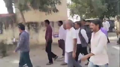 बूंदी: देईखेड़ा में सर्व समाज ने मीना की रिहाई और दोषी अधिकारियों पर कार्रवाई की मांग का ज्ञापन थानाधिकारी को सौंपा