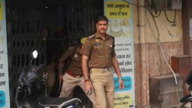 रामपुर: सिविल लाइन के 3 बैंकों में अपर पुलिस अधीक्षक ने सुरक्षा व्यवस्था का जायजा लिया, दिए जरूरी निर्देश