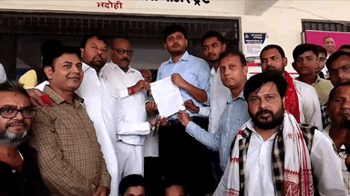 ज्ञानपुर: भदोही कलेक्ट्रेट पहुंचकर भारतीय राष्ट्रीय छात्र संगठन ने आरओ परीक्षा की मांग को लेकर सौंपा पत्रक