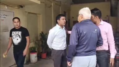 मथुरा: कैंट बिजली घर पर बिल सही कराने पहुंचे उपभोक्ता के साथ संविदा कर्मी ने की गाली-गलौज, झगड़े का वीडियो हुआ वायरल