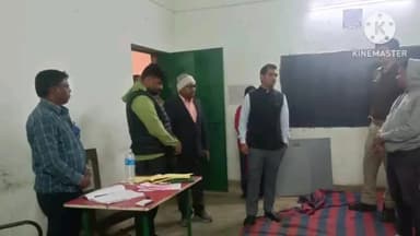 राहे: उप विकास आयुक्त और अपर समाहर्ता ने विभिन्न मतदान केंद्रों का निरीक्षण किया