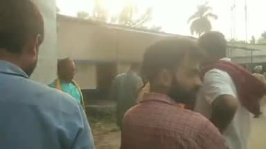 चेरिया बरियारपुर: प्रखंड मुख्यालय में पैक्स चुनाव को लेकर अभ्यर्थियों के बीच प्रतीक चिन्ह आवंटित, प्रखंड विकास पदाधिकारी ने दी जानकारी