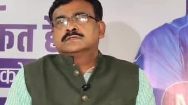 कांके: धुर्वा स्थित निर्वाचन सदन में दूसरे चरण के मतदान की जानकारी दी गई