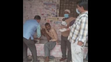 मवाना: मवाना थाने के पास बने बस स्टैंड के पास दो दिन से तड़प रहे व्यक्ति का उपचार डेरा सच्चा सौदा के अनुयायियों ने किया