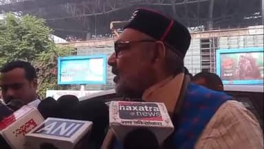 पटना ग्रामीण: बक्सर में धर्मांतरण मामले पर केंद्रीय मंत्री गिरिराज सिंह ने तेजस्वी यादव पर साधा निशाना, कहा- नहीं खुलती जुबान