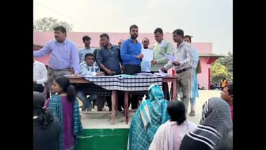 वारिसनगर: प्रखंड संसाधन केंद्र सह आदर्श मध्य विद्यालय वारिसनगर में साक्षमता परीक्षा पास शिक्षकों के बीच बांटा गया नियुक्ति पत्र।