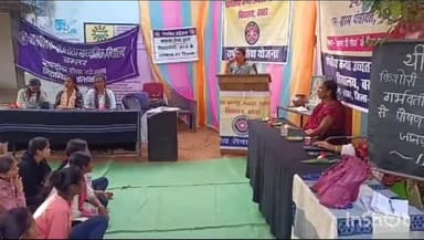 बस्तर: भोंड के एनएसएस शिविर में महिला बाल विकास विभाग के अधिकारियों ने किशोरी बालिकाओं और गर्भवती महिलाओं से पोषण जानकारी साझा की