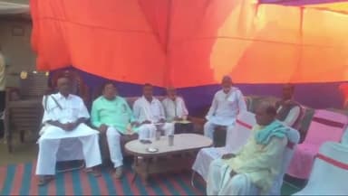 बिहिया: पूर्व मंत्री हरि नारायण सिंह के बहू के श्राद्ध कर्म कार्यक्रम में जगदीशपुर विधायक राम विशुन सिंह लोहिया शामिल