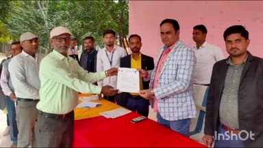 थावे: थावे प्रखंड कार्यालय में शिक्षकों को नियुक्ति पत्र वितरित, प्रखंड विकास पदाधिकारी रहे मौजूद