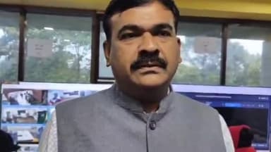 कांके: धुर्वा स्थित निर्वाचन सदन में मुख्य निर्वाचन पदाधिकारी ने बताया कि सभी मतदान केंद्रों पर मॉक पोल की प्रक्रिया चल रही है