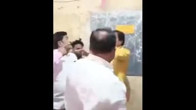 परळी: परळीत मतदान केंद्रावर सीसीटीव्ही कॅमेरा बंद असल्याने काही वेळ गोंधळ