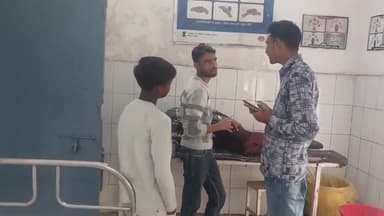 पूरनपुर: ब्लॉक रोड पर ई-रिक्शा और बाइक की भिड़त में युवक घायल, अस्पताल में कराया भर्ती