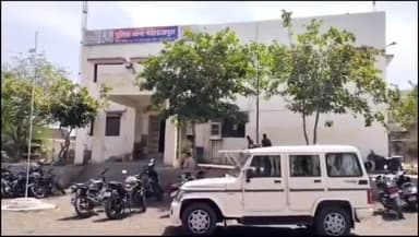 ग्वालियर गिर्द: बीपीसीटी तिराह आदित्यपुरम में पुलिस ने एक युवक को देसी कट्टे के साथ गिरफ्तार किया