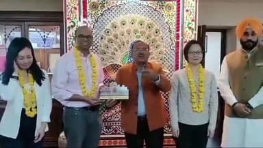 सांगानेर: राजस्थान विधानसभा अध्यक्ष वासुदेव देवनानी से सिंगापुर के प्रतिनिधि दल ने की शिष्टाचार मुलाकात