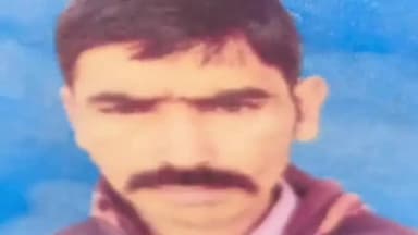 झांसी: पचौरा गांव में खेत से घर आते वक्त सिर में चोट लगने से एक युवक हुआ घायल, इलाज के दौरान झांसी मेडिकल कॉलेज में हुई मौत