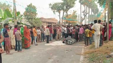 गोरौल: गोरौल सरैया मार्ग पर भटौलिया गांव के पास डंपर की टक्कर से युवक की मौत, अपनी शादी का कार्ड बांटने निकला था मृतक