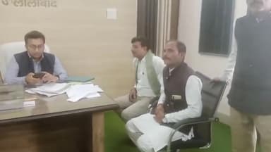 जलालाबाद: जलालाबाद में तहसील पर भारतीय किसान यूनियन के पदाधिकारियों ने उप जिलाधिकारी को ज्ञापन देकर पांटून पुल बनाने की उठाई मांग