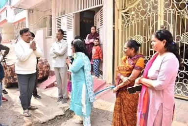 ग्वालियर गिर्द: वार्ड क्रमांक 31 का दौरा, ऊर्जा मंत्री प्रद्युमन सिंह तोमर ने सफाई व्यवस्था का किया निरीक्षण